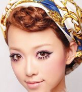 化妆学校告诉您如何画出一个诱人的猫眼妆